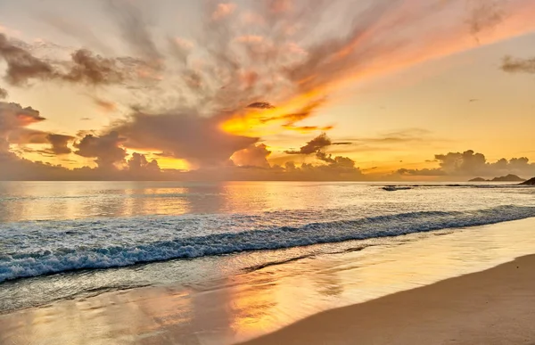 Beau Coucher Soleil Sur Plage Des Seychelles Mahe — Photo