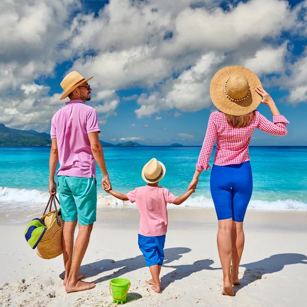 Güzel Anse Soleil Plajında Bir Aile Yaşında Bir Çocuğu Olan — Stok fotoğraf