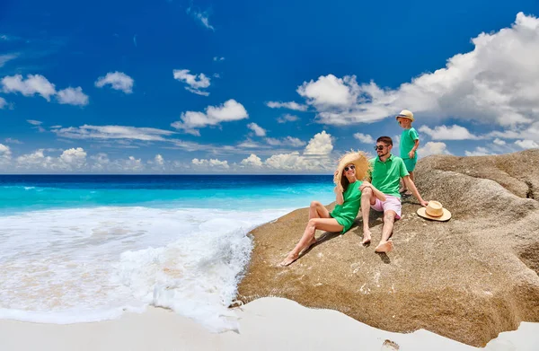 Family Sitting Rock Beautiful Anse Intendance Beach Young Couple Green — Stock Photo, Image