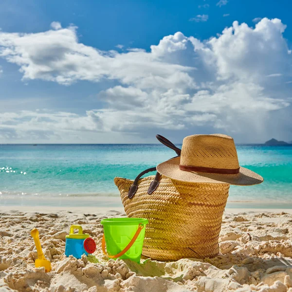 Mahe Seyşeller Çanta Oyuncaklarla Güzel Bir Sahil — Stok fotoğraf