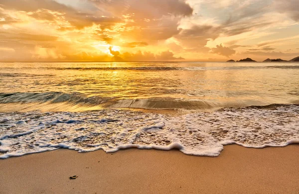 Hermosa Puesta Sol Playa Seychelles Mahe —  Fotos de Stock