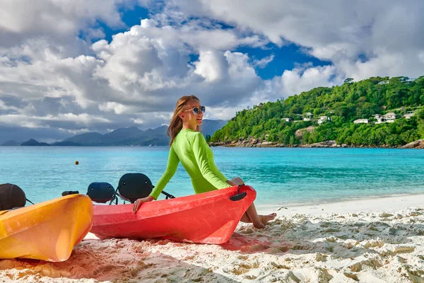 Woman Sitting Kayak Beautiful Petite Anse Beach Palm Tree Seychelles — Stock Photo, Image