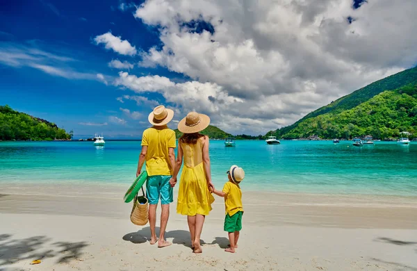 Family Beach Young Couple Yellow Three Year Old Boy Summer — Stock Photo, Image
