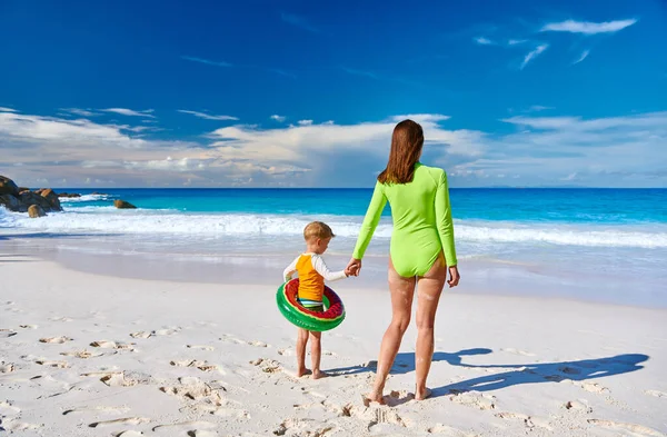 Annesiyle Plajda Yaşında Bir Çocuk Seyşeller Yaz Tatili Mahe — Stok fotoğraf