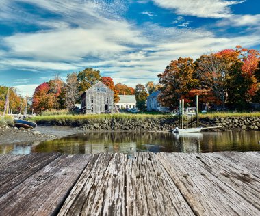 Essex, Massachusetts, ABD 'de sonbahar. Eski rıhtımda sonbahar sahnesi.  