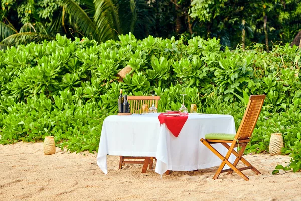 Mesa Preparada Para Una Cena Romántica Playa Mahe Seychelles — Foto de Stock