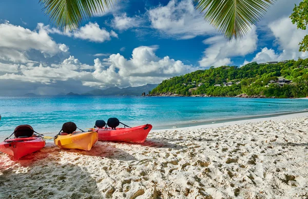 Piękna Plaża Petite Anse Kajakami Palmami Seszelach Mahe — Zdjęcie stockowe