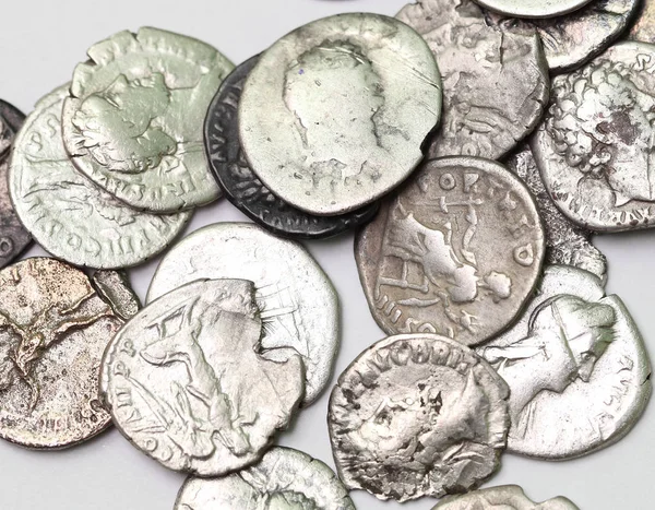 Starých Římských Mincí Bílém Pozadí Denaria — Stock fotografie