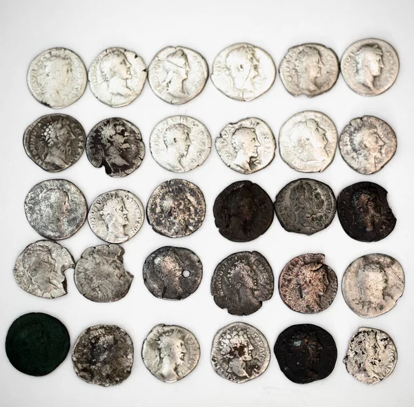 Stare Rzymskie Monety Białym Tle Denaria — Zdjęcie stockowe
