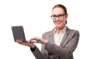 Dizüstü bilgisayarı olan iş kadını beyaza izole edildi