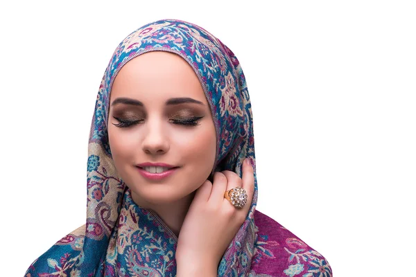 Perempuan dalam muslim tradisional penutup dengan cincin — Stok Foto