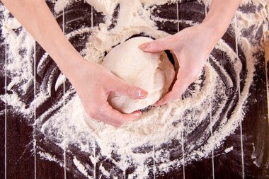 Mutfakta pişirme için hamur hazırlama Cook