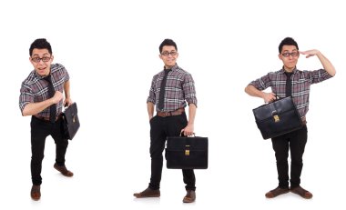 Evrak çantalı genç bir çalışan beyaza izole edilmiş.