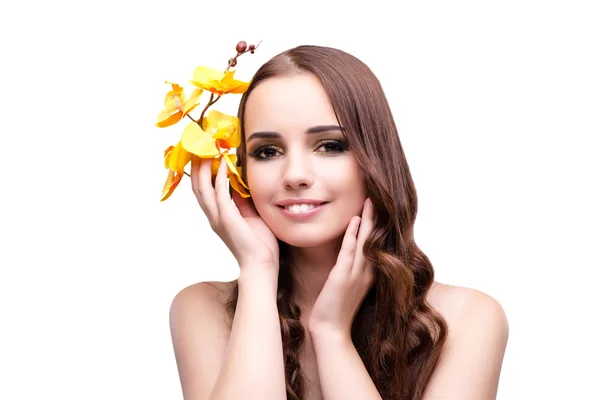 Mooie vrouw met orchideebloem geïsoleerd op wit — Stockfoto