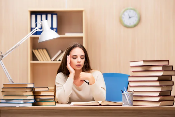 Young student preparing for university exams — Stock Photo, Image