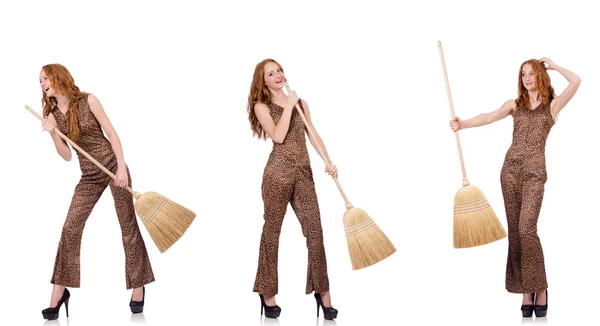 Frau putzt Fußboden isoliert auf weiß — Stockfoto