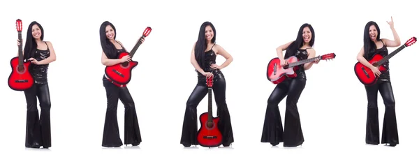 Donna che suona la chitarra isolata sul bianco — Foto Stock
