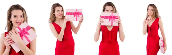 Красива дівчина тримає подарункову коробку ізольовано на білому — стокове фото