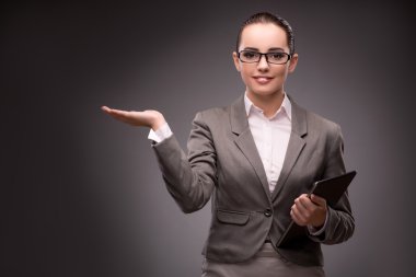 Genç işkadını acil sanal düğmesi