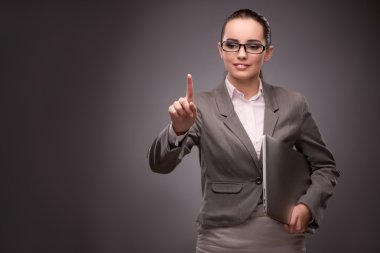 Genç işkadını acil sanal düğmesi