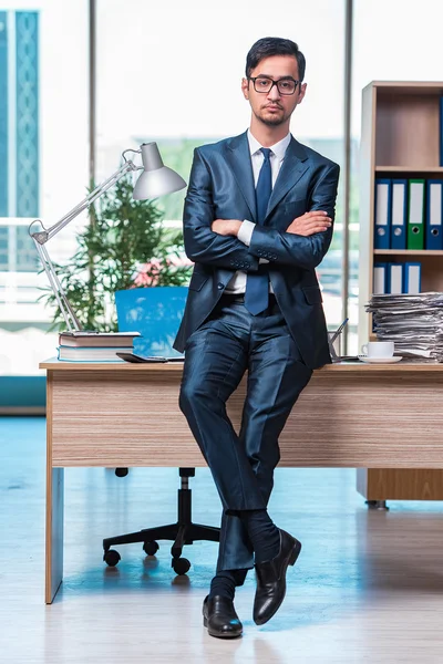 Businessman working in the office — Stock Photo, Image