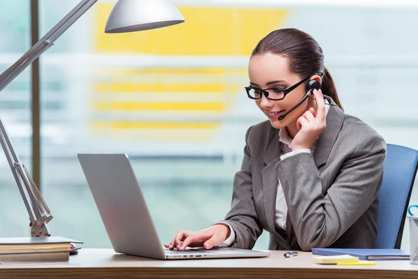 Call center operatör i affärsidé — Stockfoto