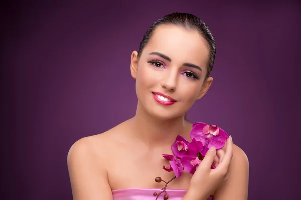 Hermosa mujer en concepto de maquillaje —  Fotos de Stock