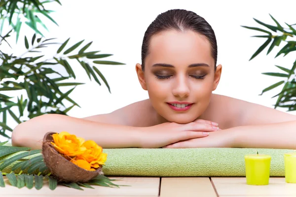 Young woman enjoying spa treatment — Stock Photo, Image