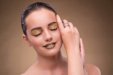 Zarif kadın mücevher moda kavramı ile