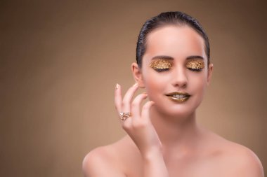 Zarif kadın mücevher moda kavramı ile