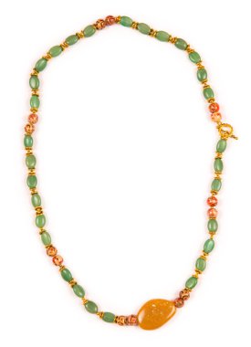 Beyaz arka plan üzerinde izole mücevher kolye