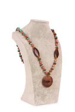 Beyaz arka plan üzerinde izole mücevher kolye