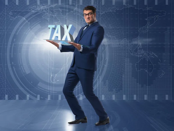 Muž pod břemeno daňových plateb — Stock fotografie