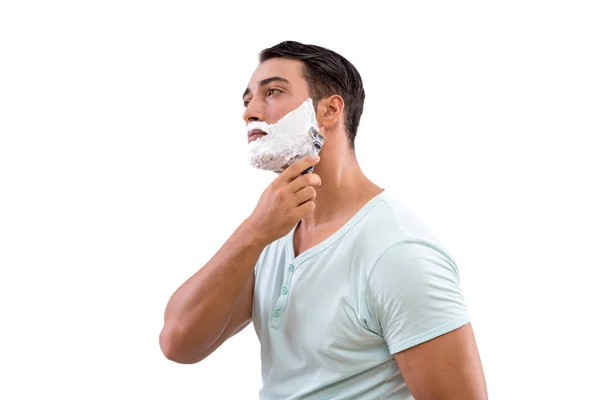 Красивий чоловік голиться ізольовано на білому тлі — стокове фото
