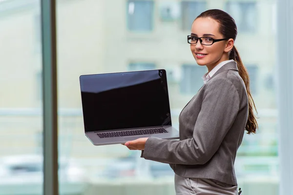 Üzletasszony laptop üzleti koncepció — Stock Fotó