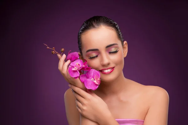 Hermosa mujer en concepto de maquillaje — Foto de Stock