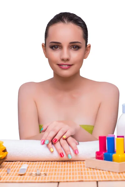 Mujer en el tratamiento de la mano concepto de manicura —  Fotos de Stock