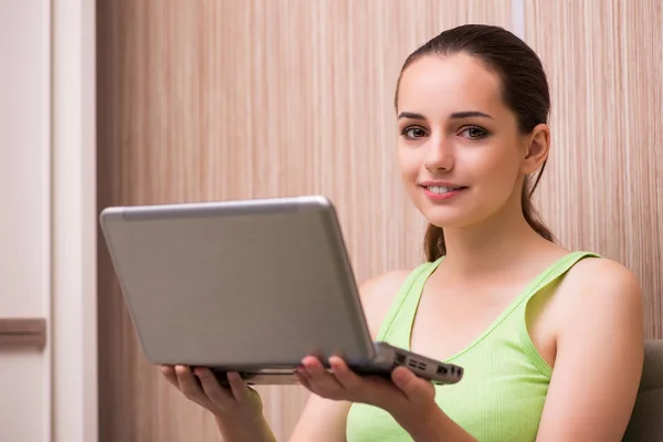 Young woman working at laptop at home — Stock Photo, Image
