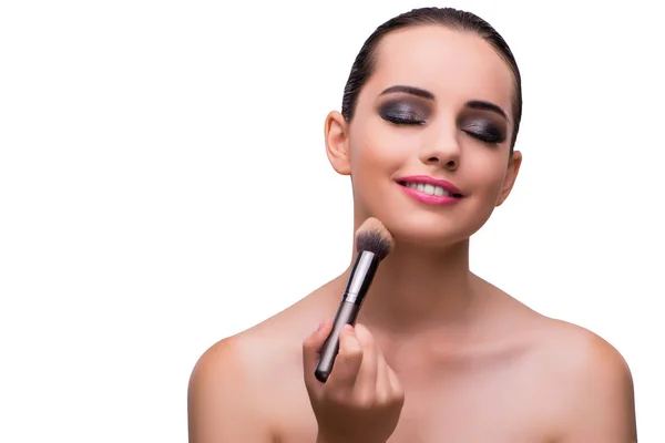 Mulher ficando maquiagem isolada no branco — Fotografia de Stock