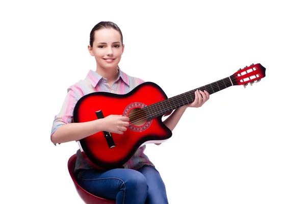 Jonge vrouw met gitaar geïsoleerd op wit — Stockfoto