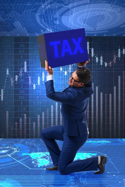 Man onder de last van fiscale betalingen — Stockfoto