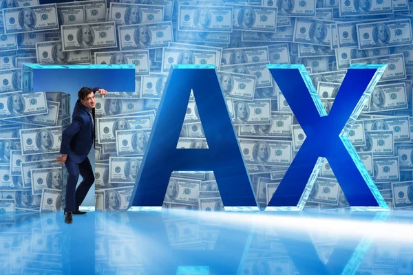 Empresário no conceito de altos impostos — Fotografia de Stock