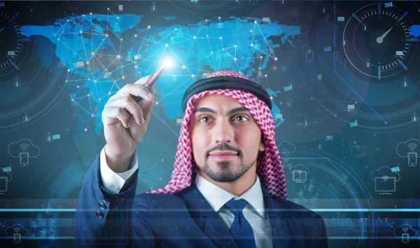 阿拉伯男人在社会网络的概念 — 图库照片