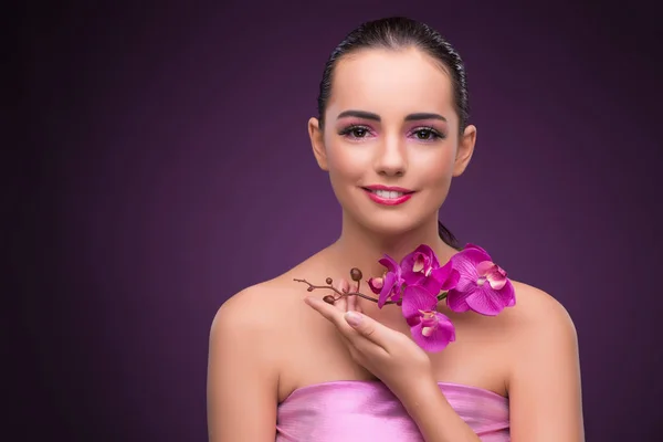 Hermosa mujer en concepto de maquillaje —  Fotos de Stock