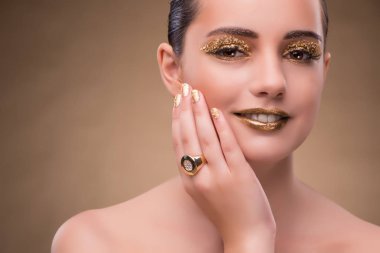 Zarif kadın mücevher moda kavramı ile
