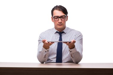 Tablet bilgisayarıyla beyaz izole iş adamı