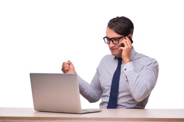 Dizüstü bilgisayarı olan adam beyazda izole edildi