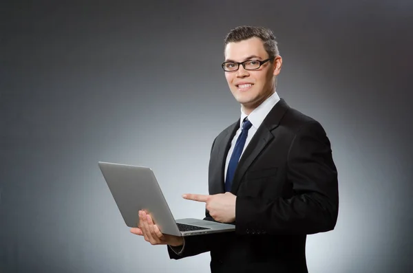 Homem com laptop no conceito de negócio — Fotografia de Stock