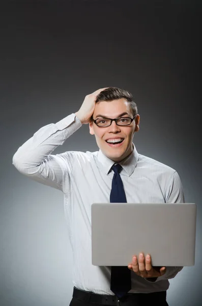 Homem com laptop no conceito de negócio — Fotografia de Stock