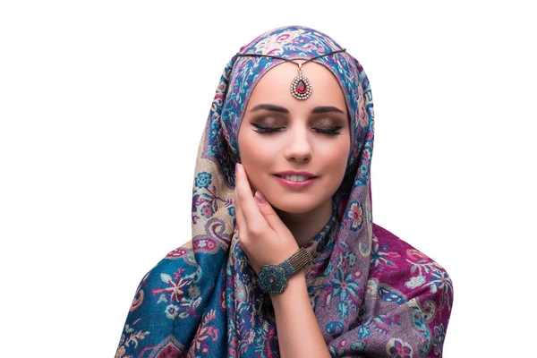 Vrouw in traditionele islamitische kleding op wit wordt geïsoleerd — Stockfoto
